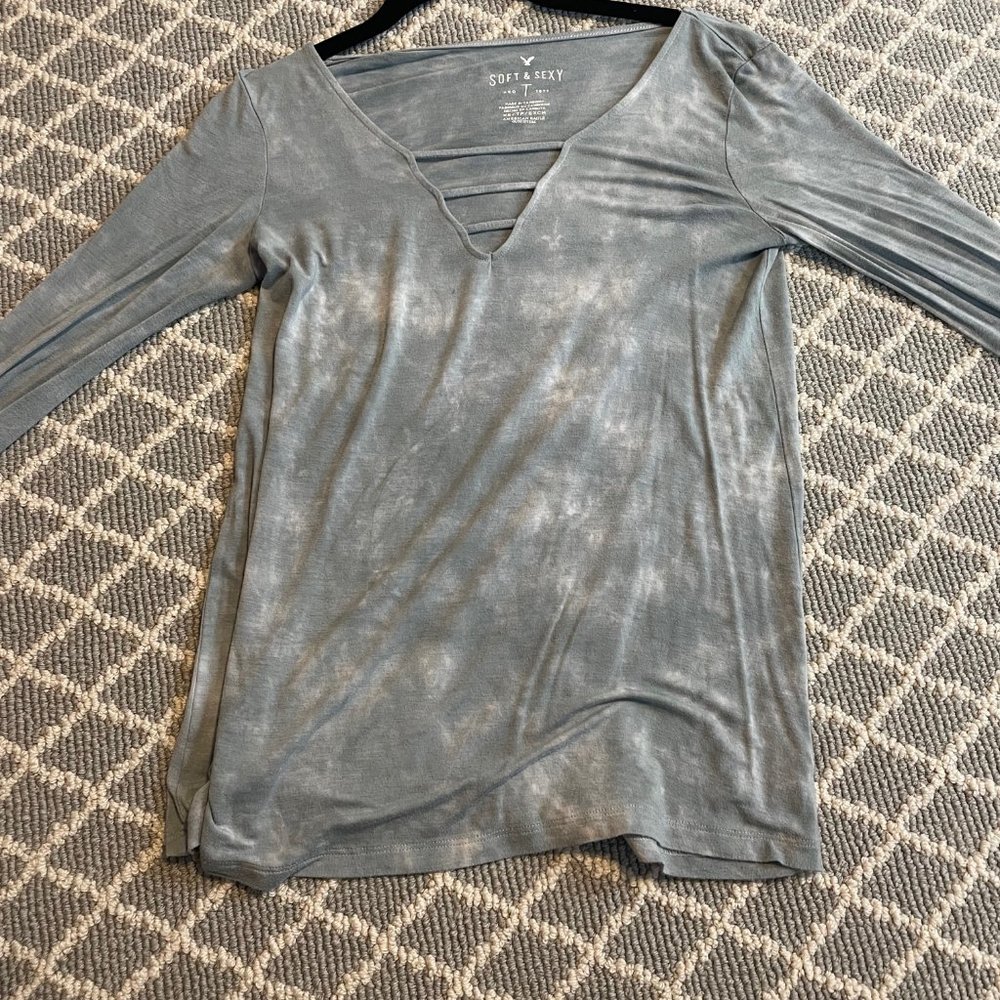American Eagle Soft & Sexy Long Sleeved T-Shirt in Gray Size Small